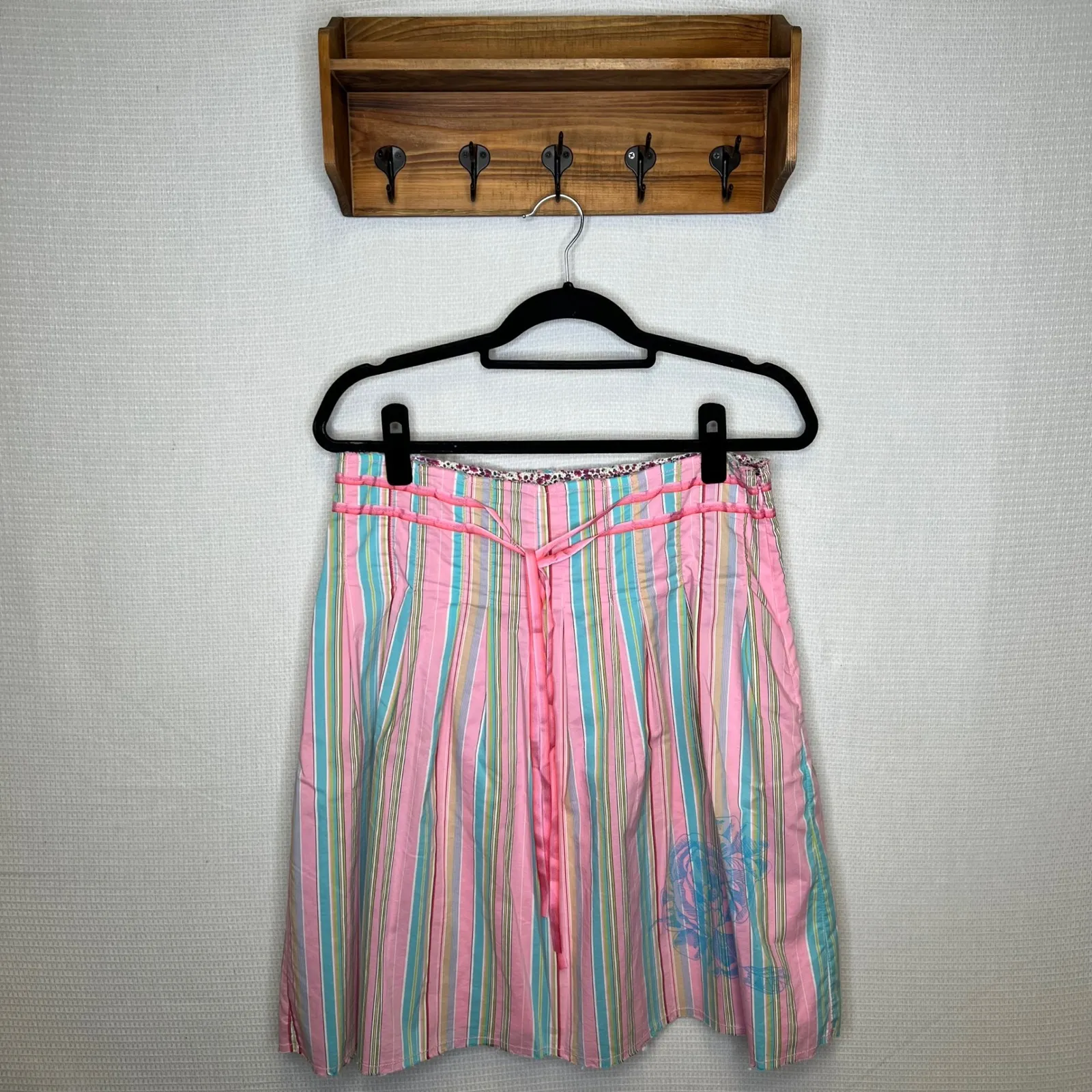 Old Navy Vintage Striped Pleated‎ Skirt Floral Embroidery Pink Blue Tan Cotton - Image 2