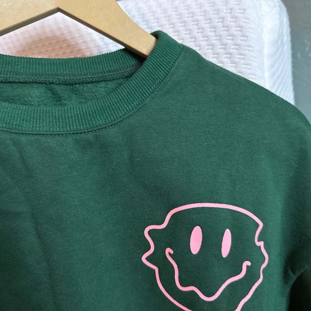 Green Smiley Face New York USA Sweatshirt - Image 2