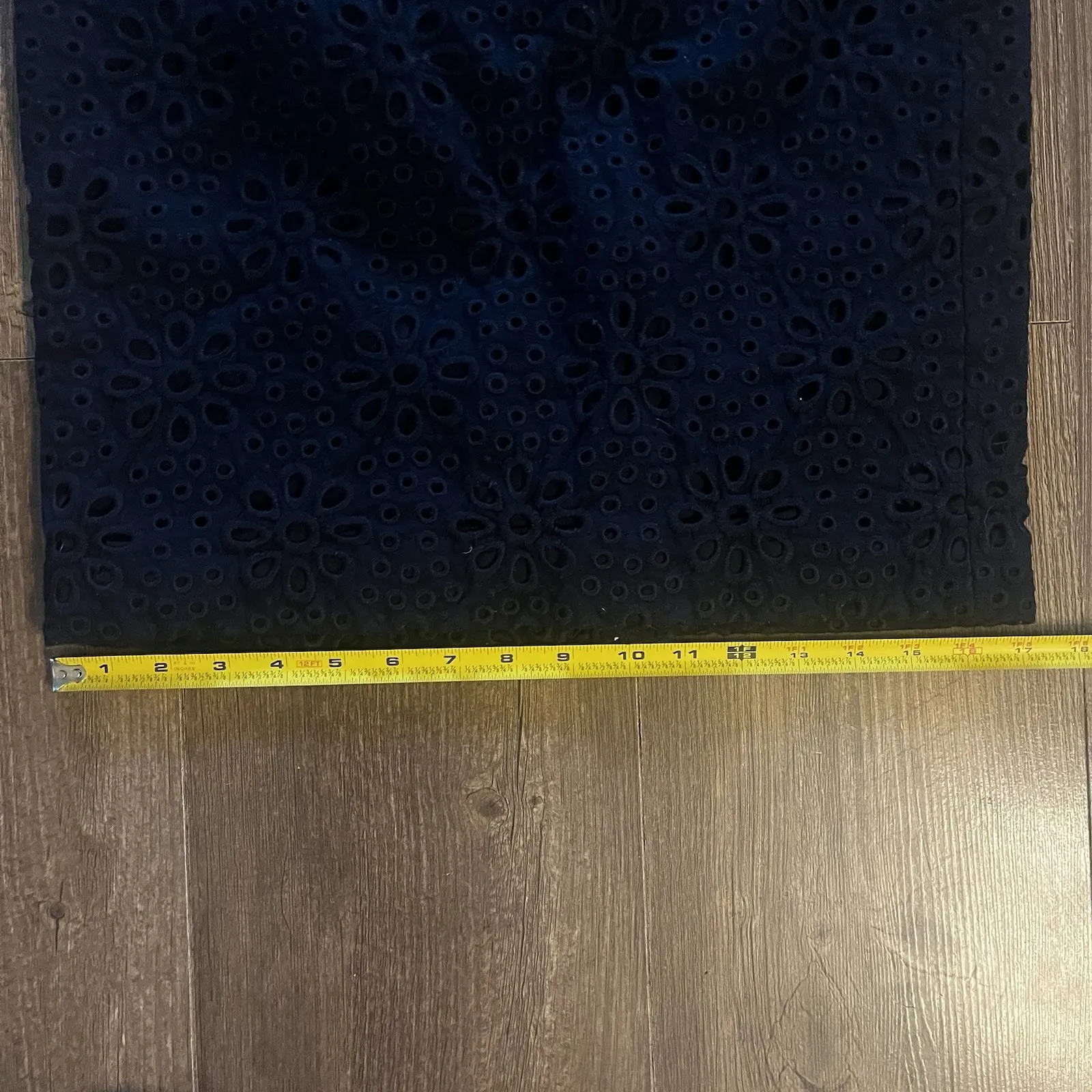 J Crew Woman's Size 4 No 2‎ Pencil Skirt in Navy Blue Eyelet Floral Kick Pleat - Image 8