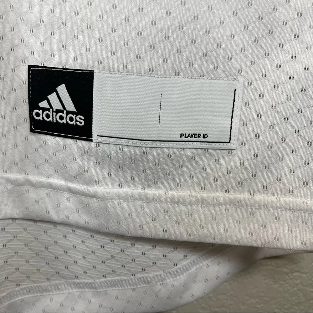 Adidas T- shirt SZ XL - Image 4