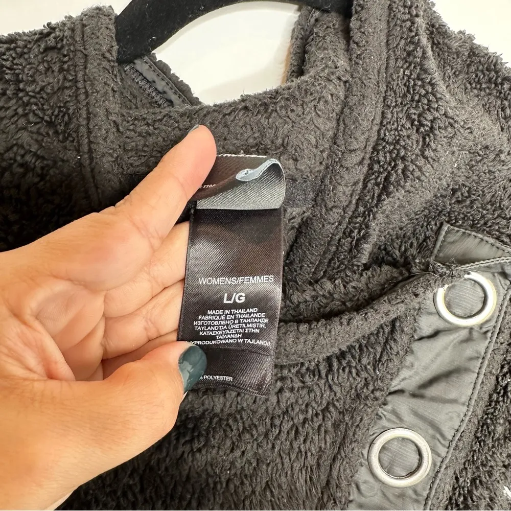 The North Face Mossbud Snap Neck Pullover Fleece Jacket in Black - Image 6