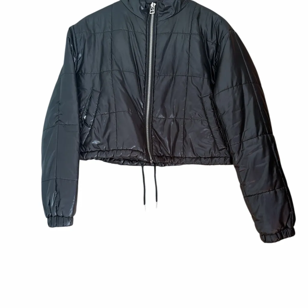 Forever 21 Black Slogan Puffer Jacket size M - Image 3