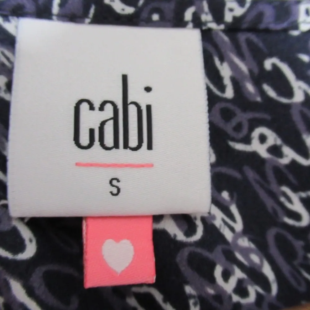 Cabi Te Amo Blouse
Size Small - Image 8