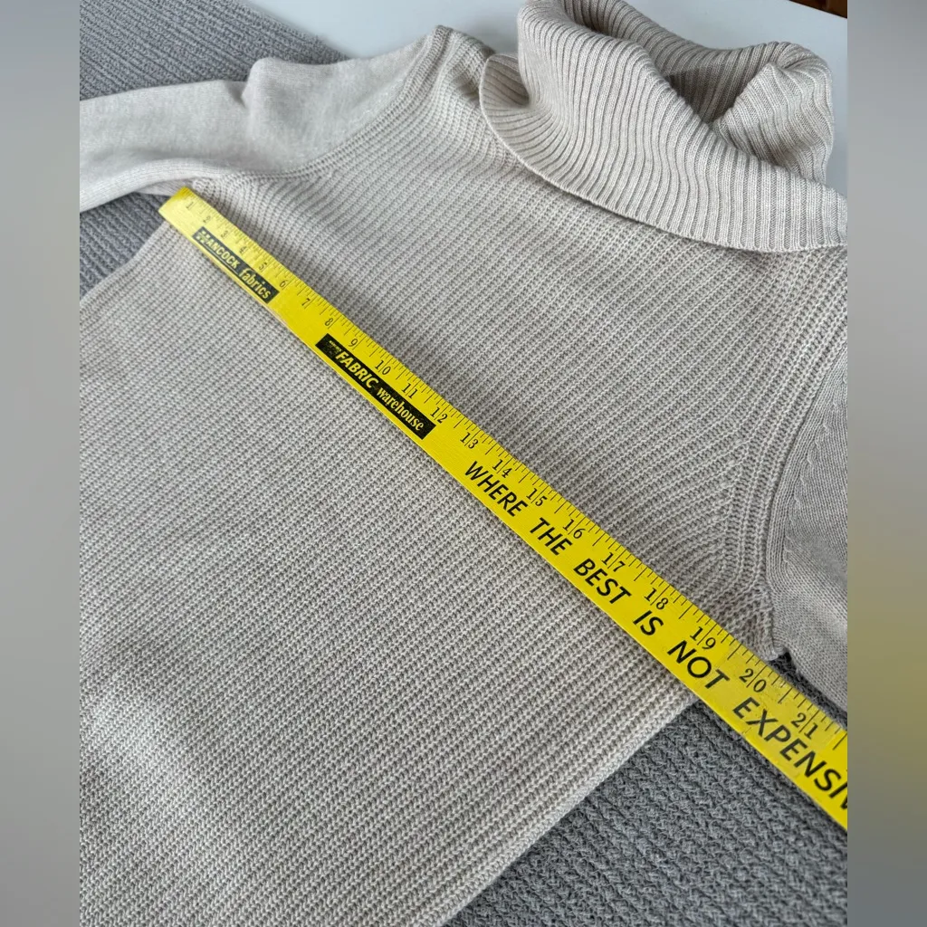 Banana Republic Filpucci Yarn Cream Ivory Ribbed Turtleneck Sweater Sz Medium - Image 6