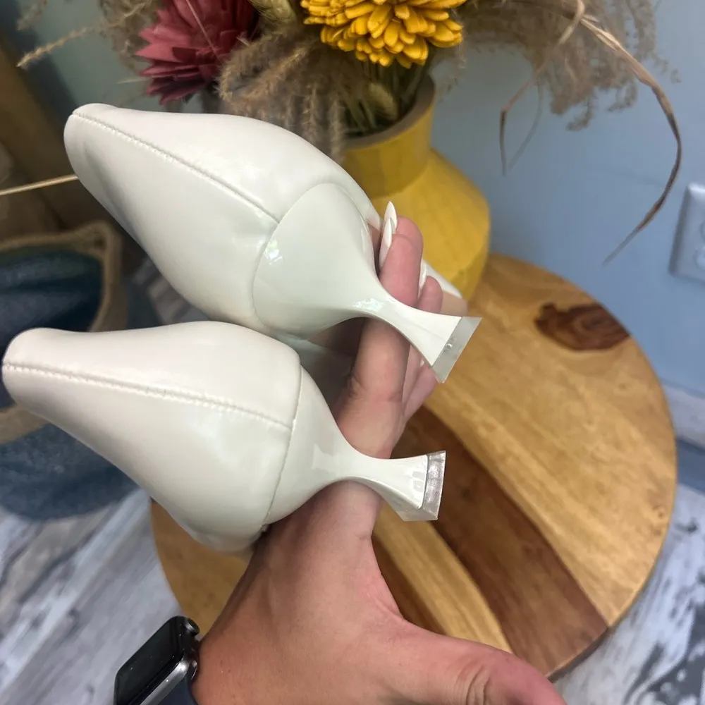 BRAD NEW!! C.Paravano C Buckle Pointed Toe Pumps Size 10 - Image 9