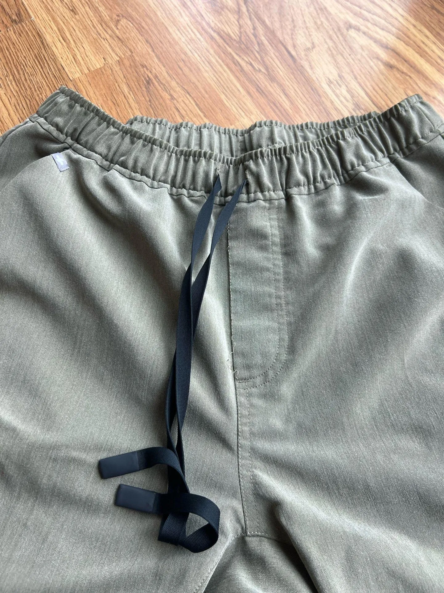 FIGS Scrub Pants Heather Moss Cargo scrubs  - Image 3