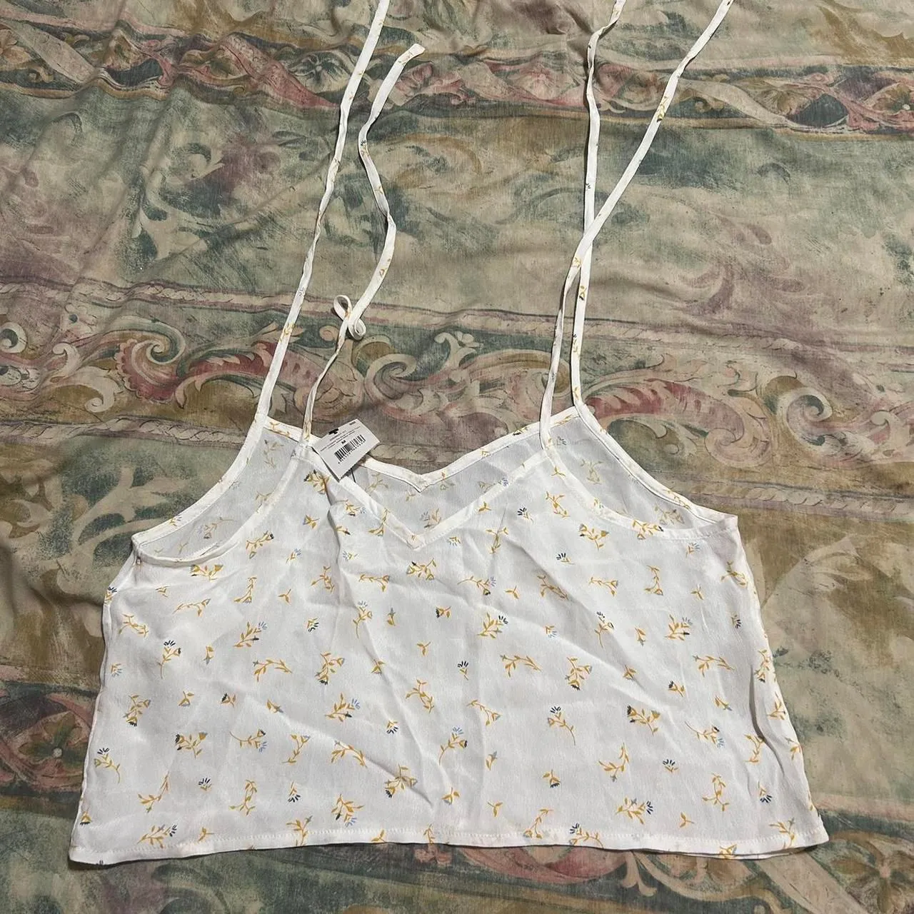 White Floral Top/ Astrid Cropped Tie Strap V Neck Cami Isobel Ditsy White - Image 3