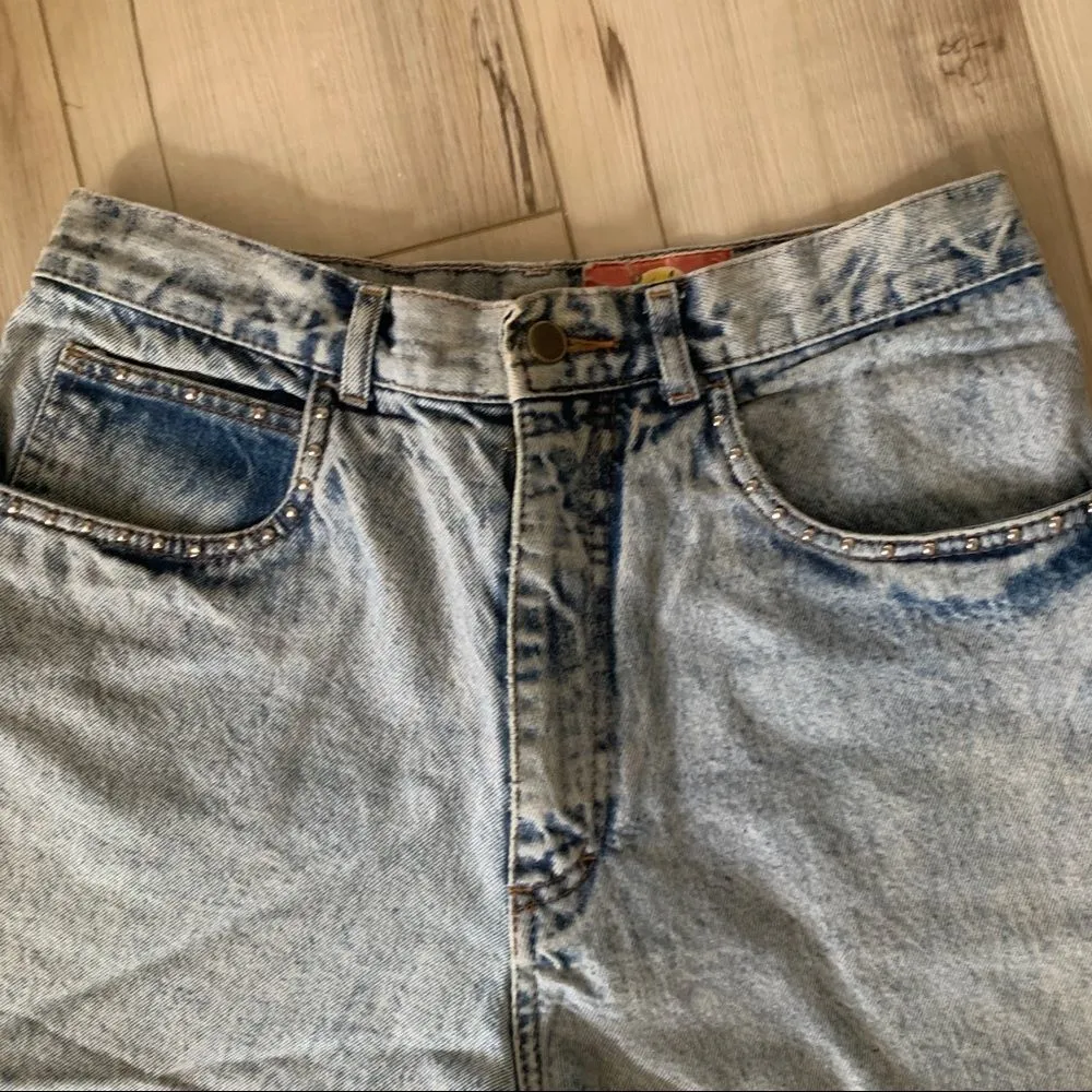 Vintage acid washed studded MOM denim jean shorts Y2K Blue Size undefined - Image 2