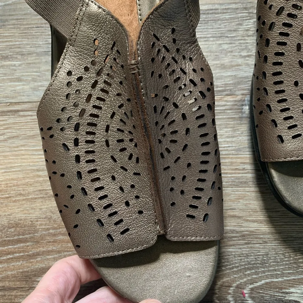 Naturalizer N5 Comfort Gray Sandals 9 - Image 2