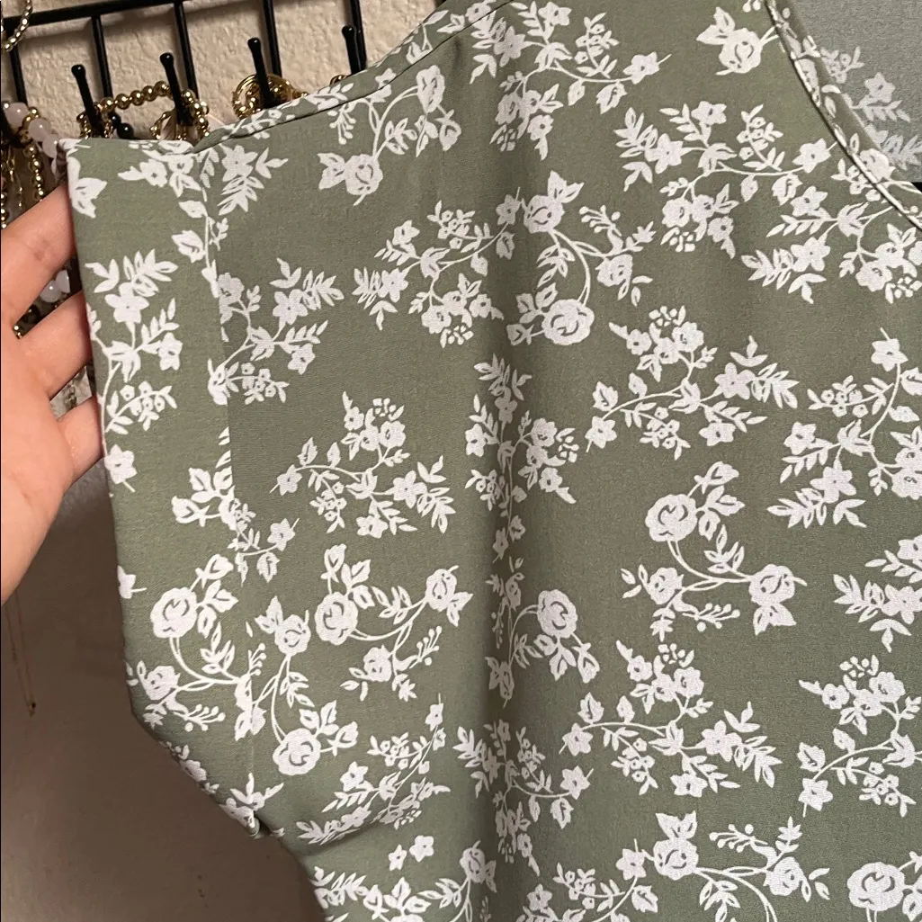 SHEIN Olive Floral Top size Large - Image 3