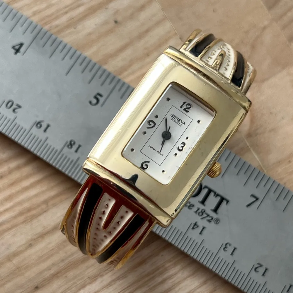 Fashion Watch Geneva Brand Black - Image 3