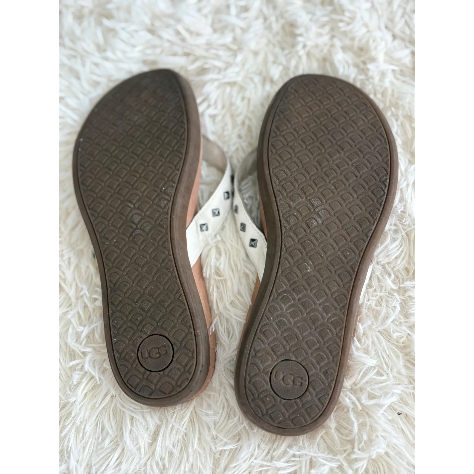 UGG White‎ Leather Studded Flip Flops Sandals Size 9 Women's Casual Summer - Image 3