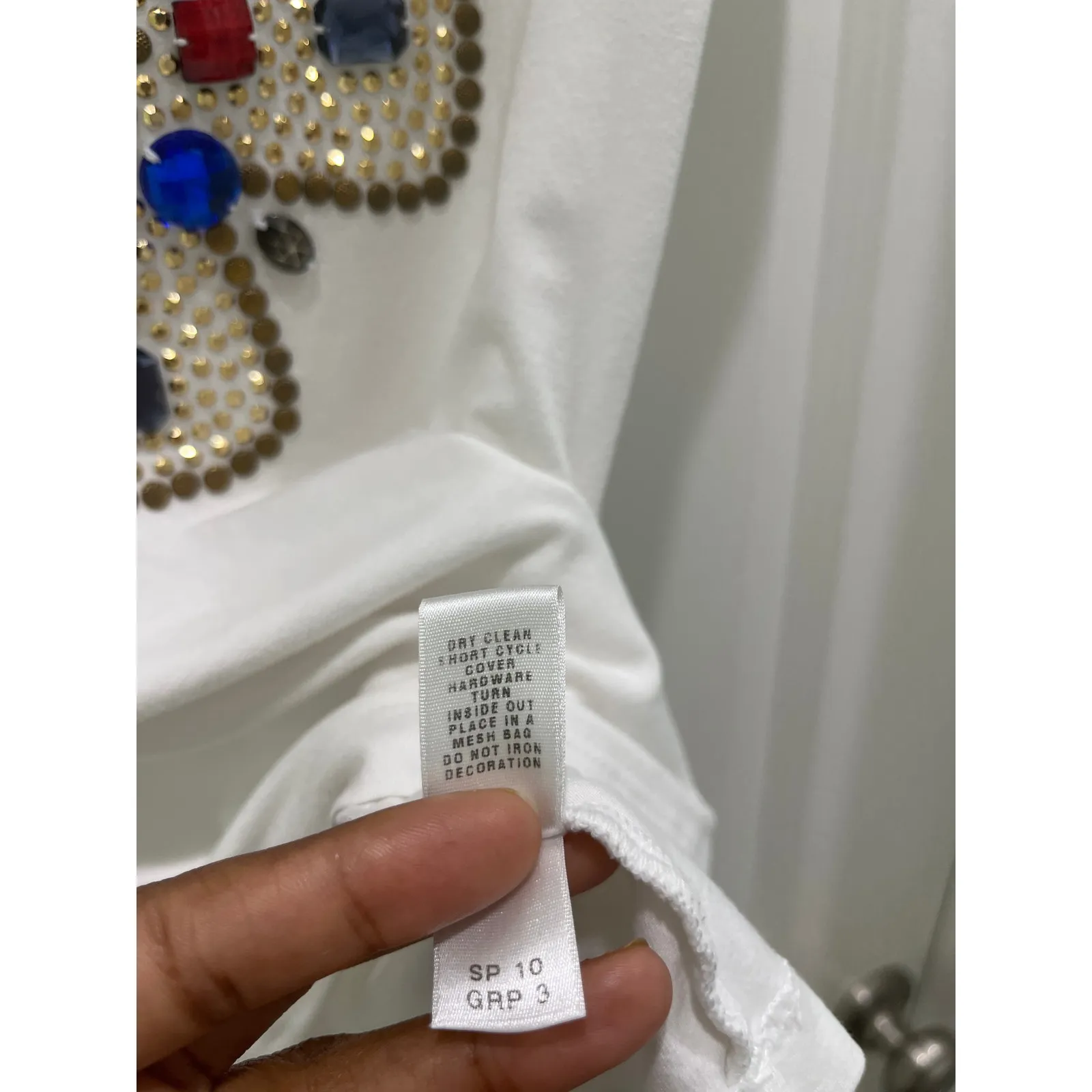 St. John Jeans Vintage White Tank With Studded Cross Detail Sz Small Petite - Image 5