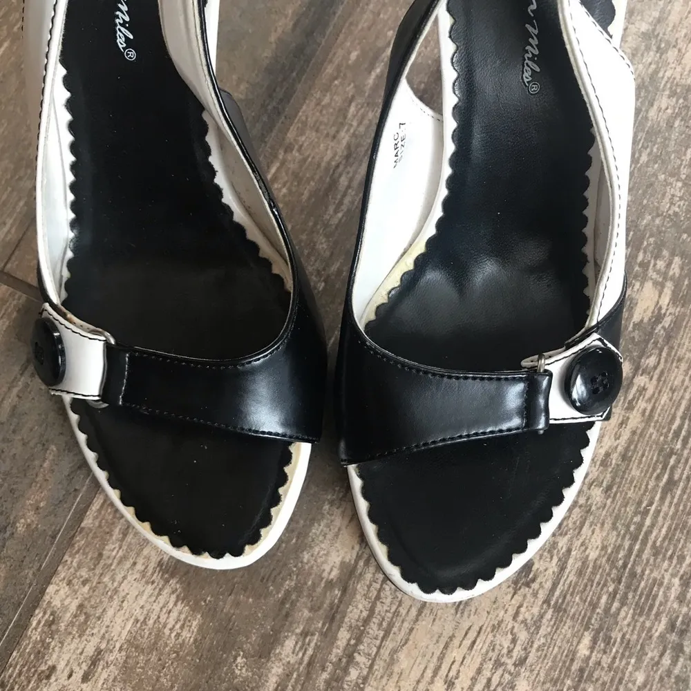 Vintage Seventeen Miles Marc slingback black white peep toe pinup heels size 7 - Image 5