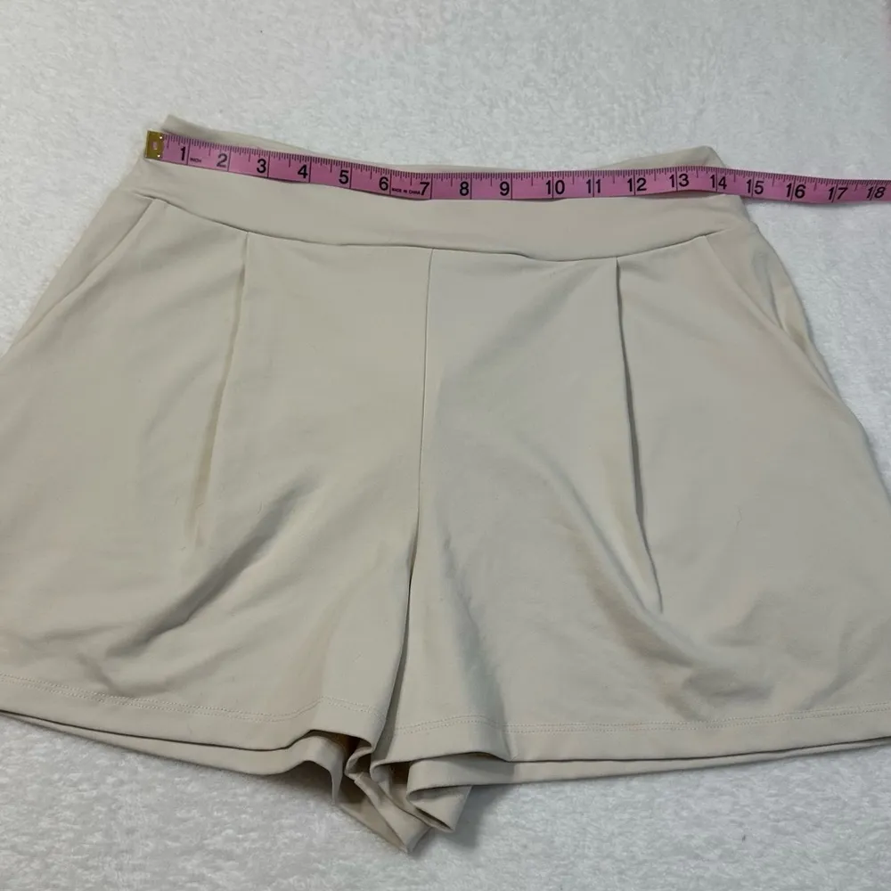 NWT Susana Monaco Pleated Short, Blanched Almond in Size M - Image 6