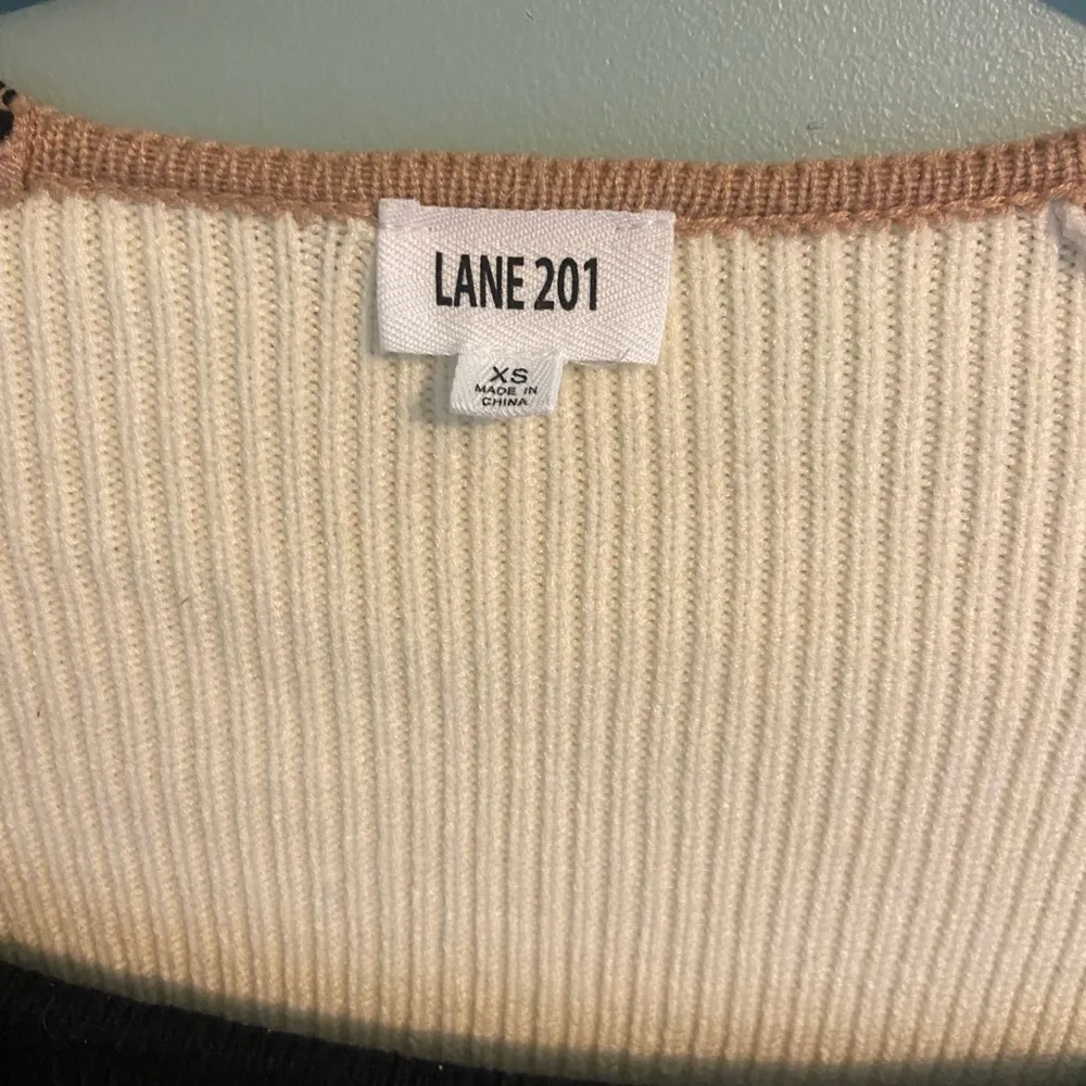 Colorblocked Cropped Sweater - Image 4