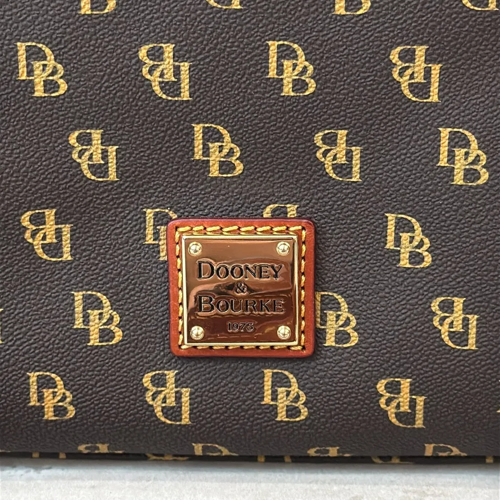 Dooney & Bourke NWOT Gretta Letter Carrier Crossbody Logo - Image 2