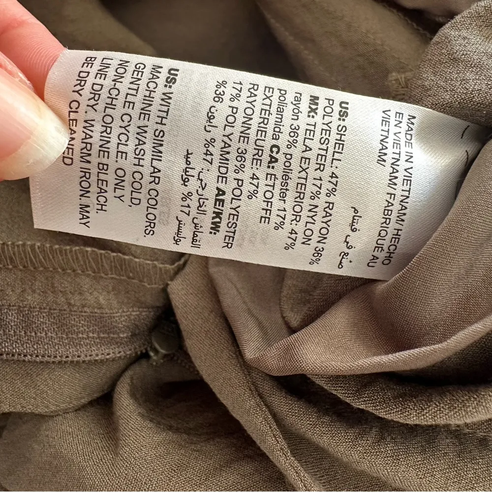 Chico’s Women’s Lightweight Cargo Pants Olive - Image 4