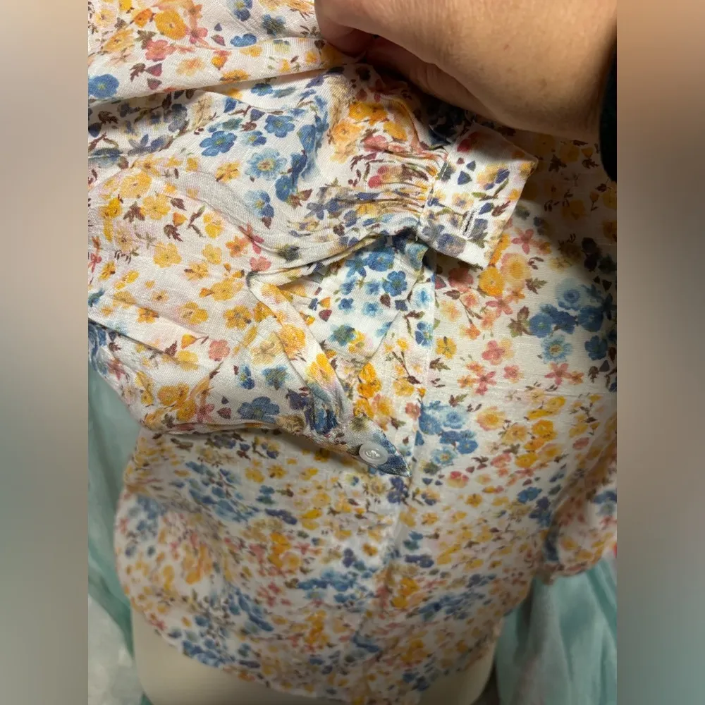 A.n.a blouse size small - Image 3