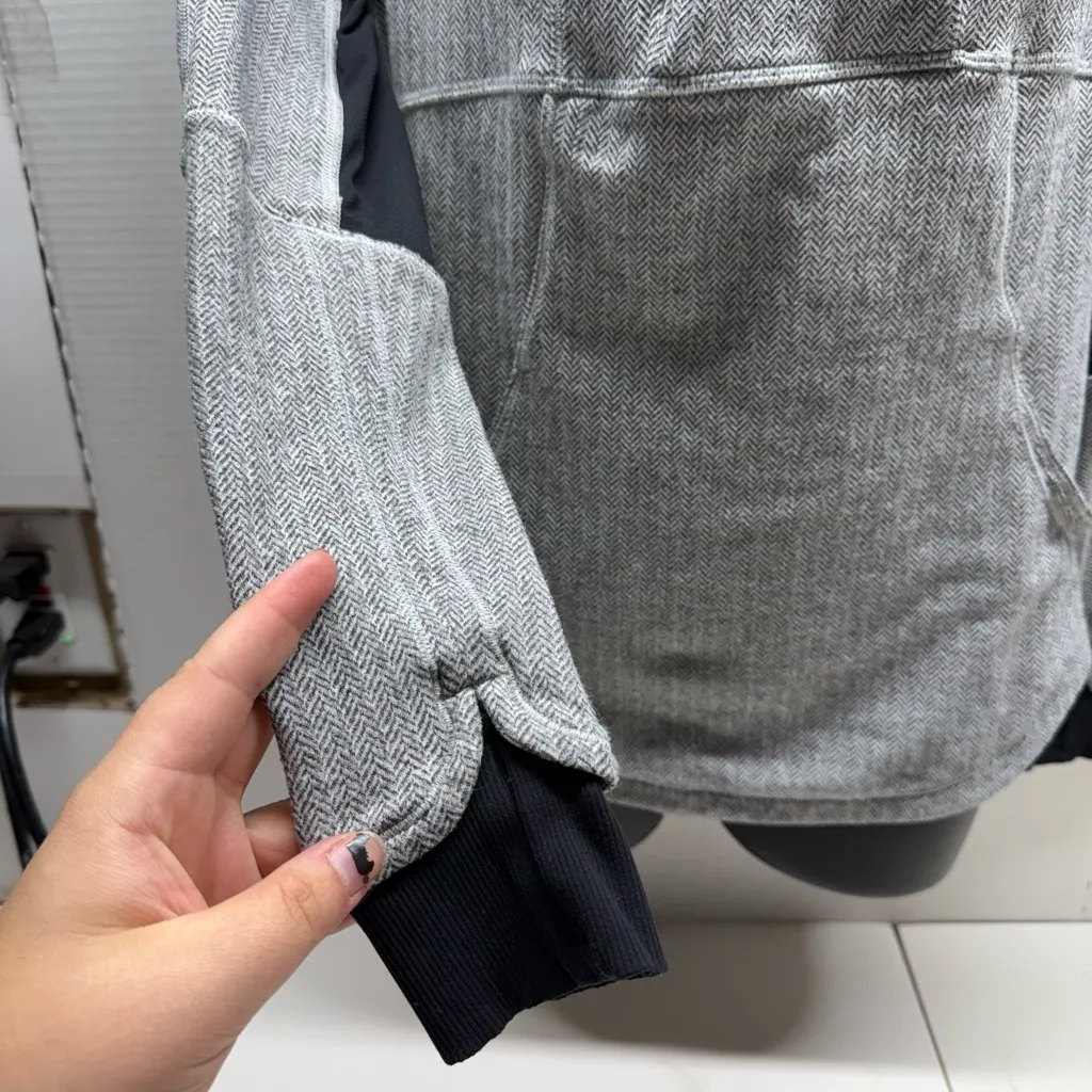 Lululemon  Base Runner Half Zip Pullover - Image 2