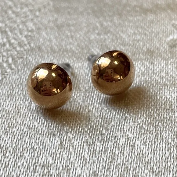 Gold dome earrings - Image 4