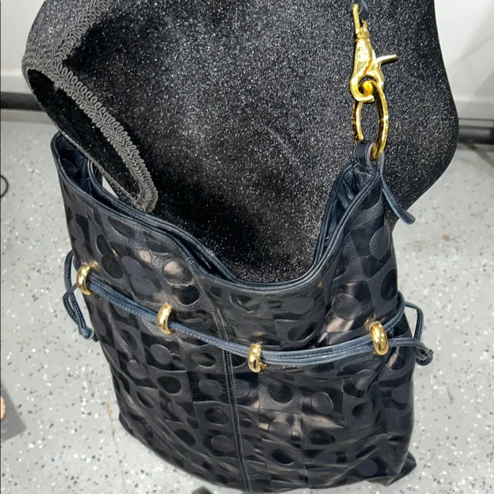 Andre Oliver Navy Blue Shoulder Bag with Snap Closure Gold - Image 8