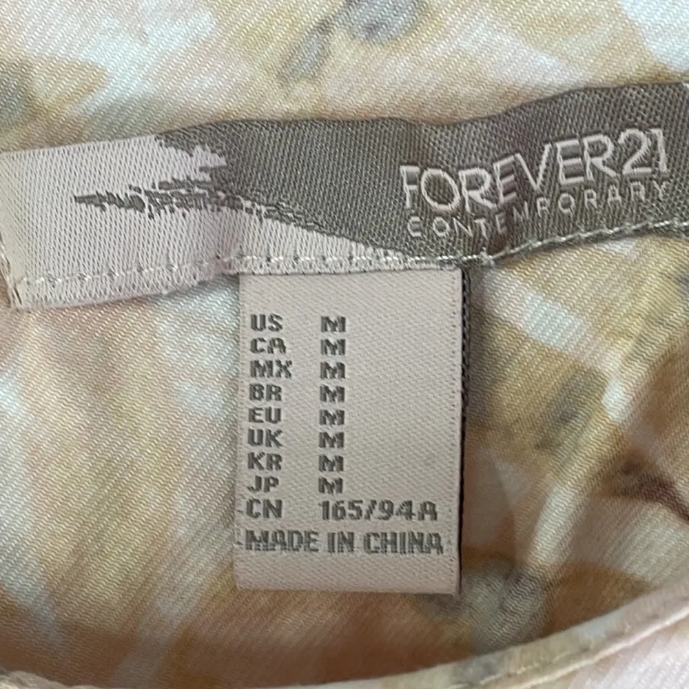 Forever 21 Cream Cropped Print Top - Image 5