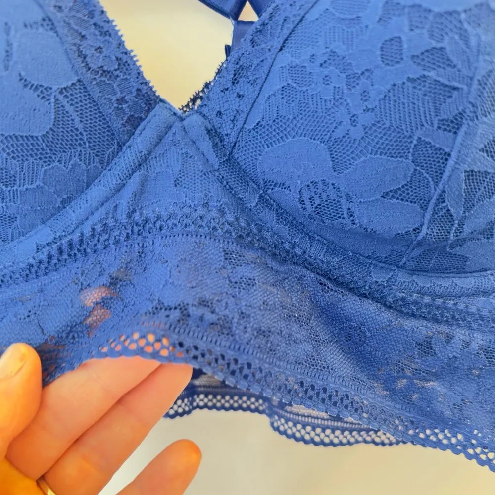 Victoria’s Secrets Lace, Racerback, Navy Blue Bralette, Medium - Image 2