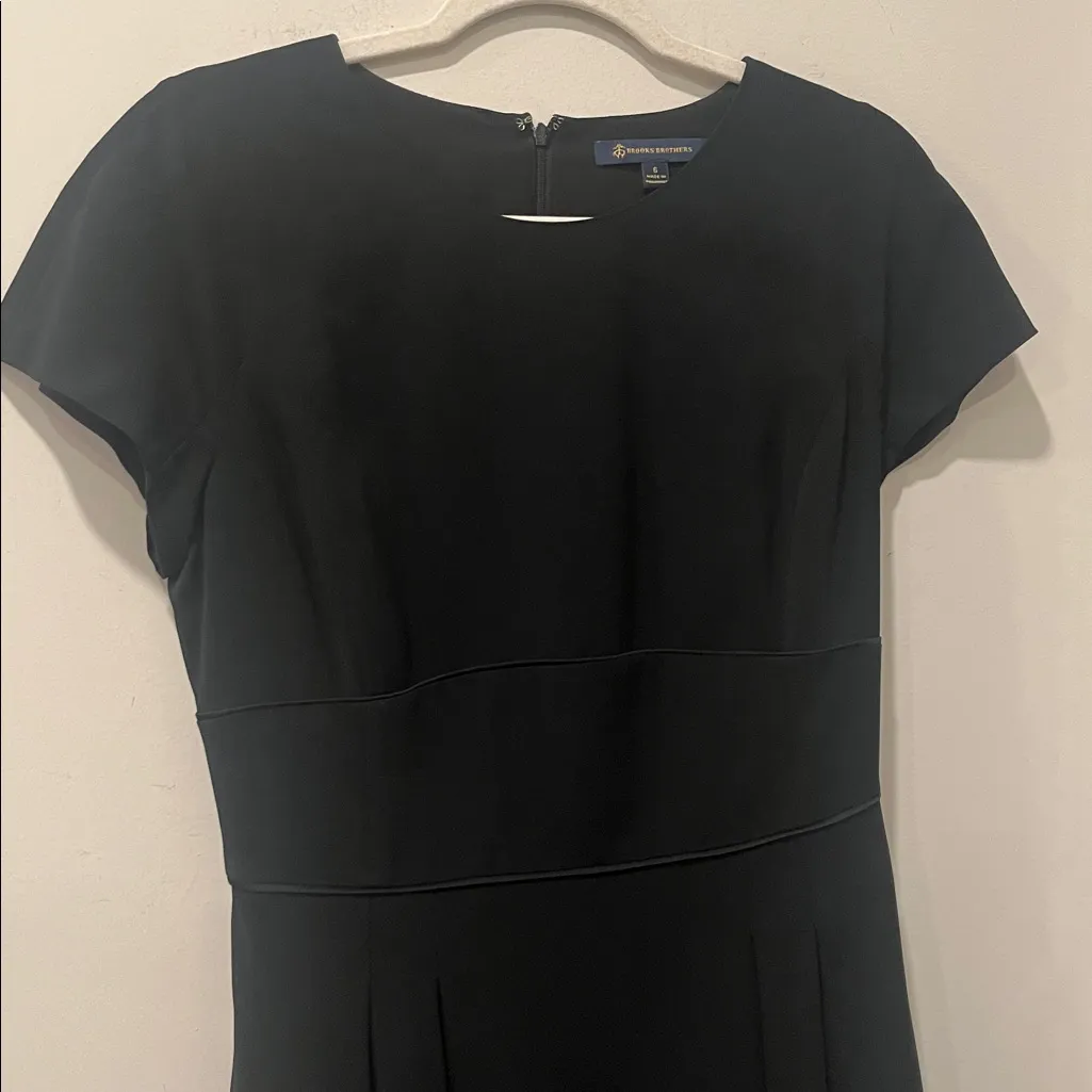 Brooks Brothers fit and flare dress, size 6 navy cap sleeve - Image 3