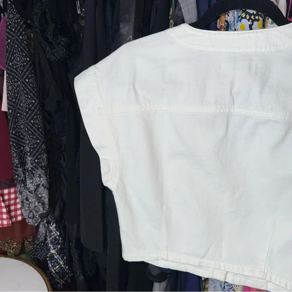 Madewell Denim Cap-Sleeve Button Front Crop Top in Tile White - Image 12