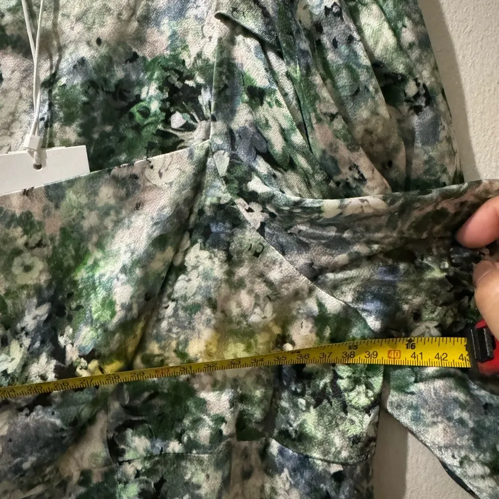 Vince Womens Painted Floral Top size Large 8 - Image 6