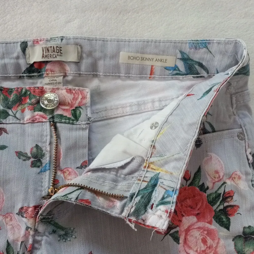 Vintage America Light Blue Floral & Hummingbird Print Boho Skinny Ankle Jeans Size undefined - Image 10