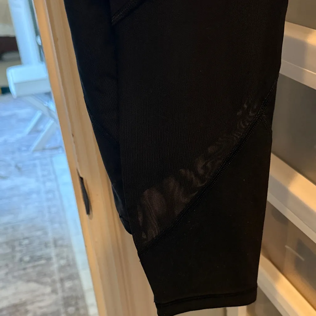 Athleta Black salutation stash pocket mesh panel. 7/8 Leggings - Image 6