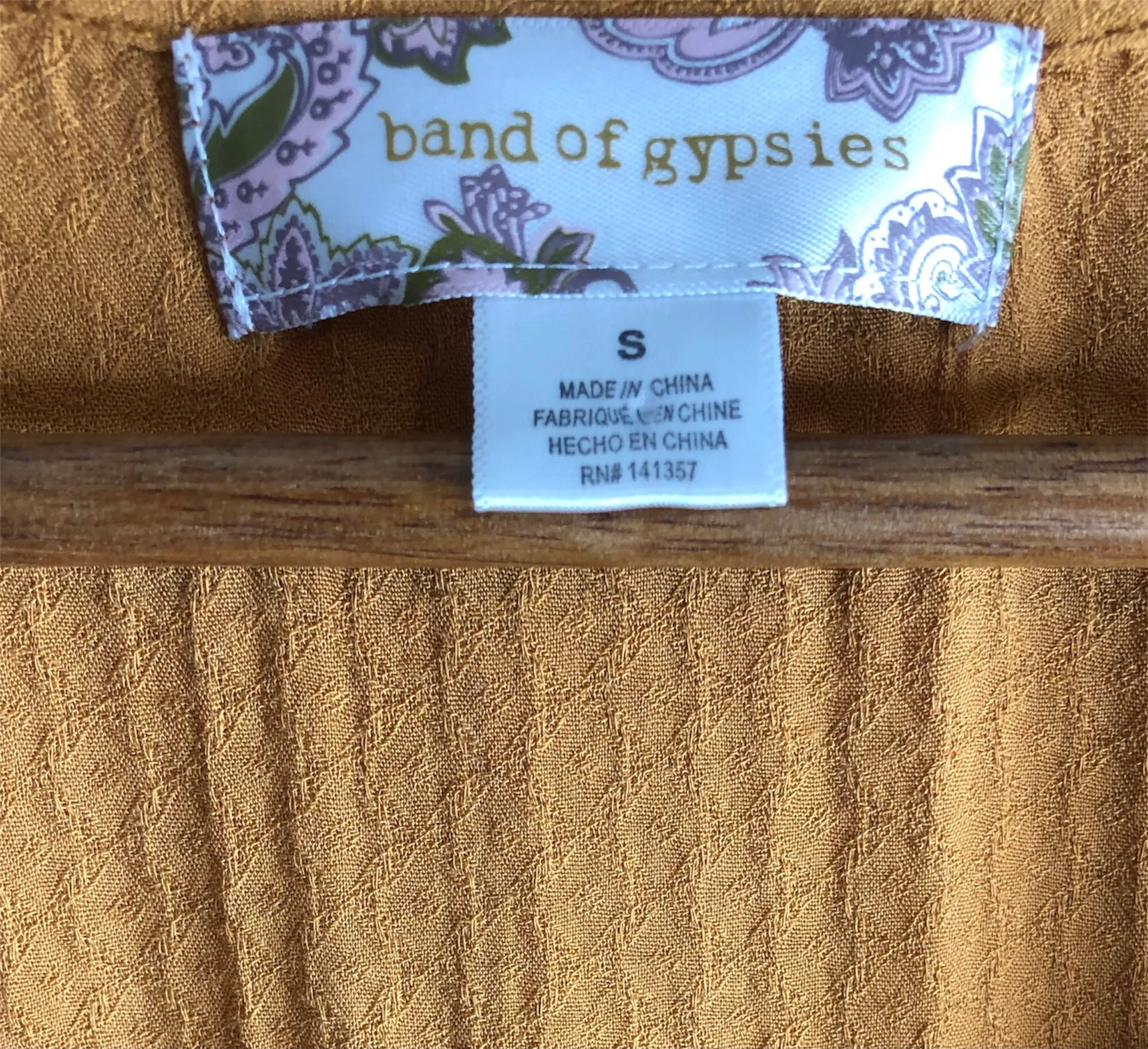 Toulon Honey Center Rugged V-neck Top - Image 7