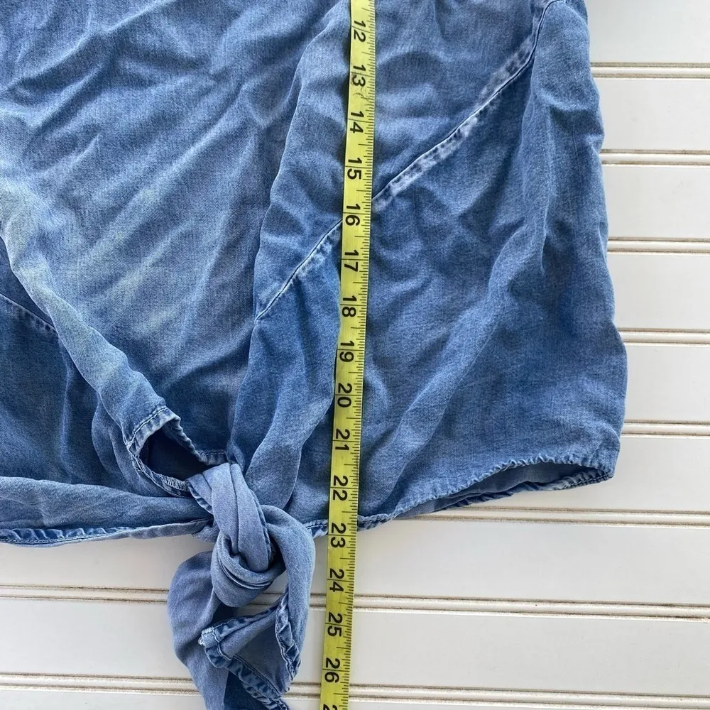 Blue chambray front knot tie back button top Size Large - Image 10