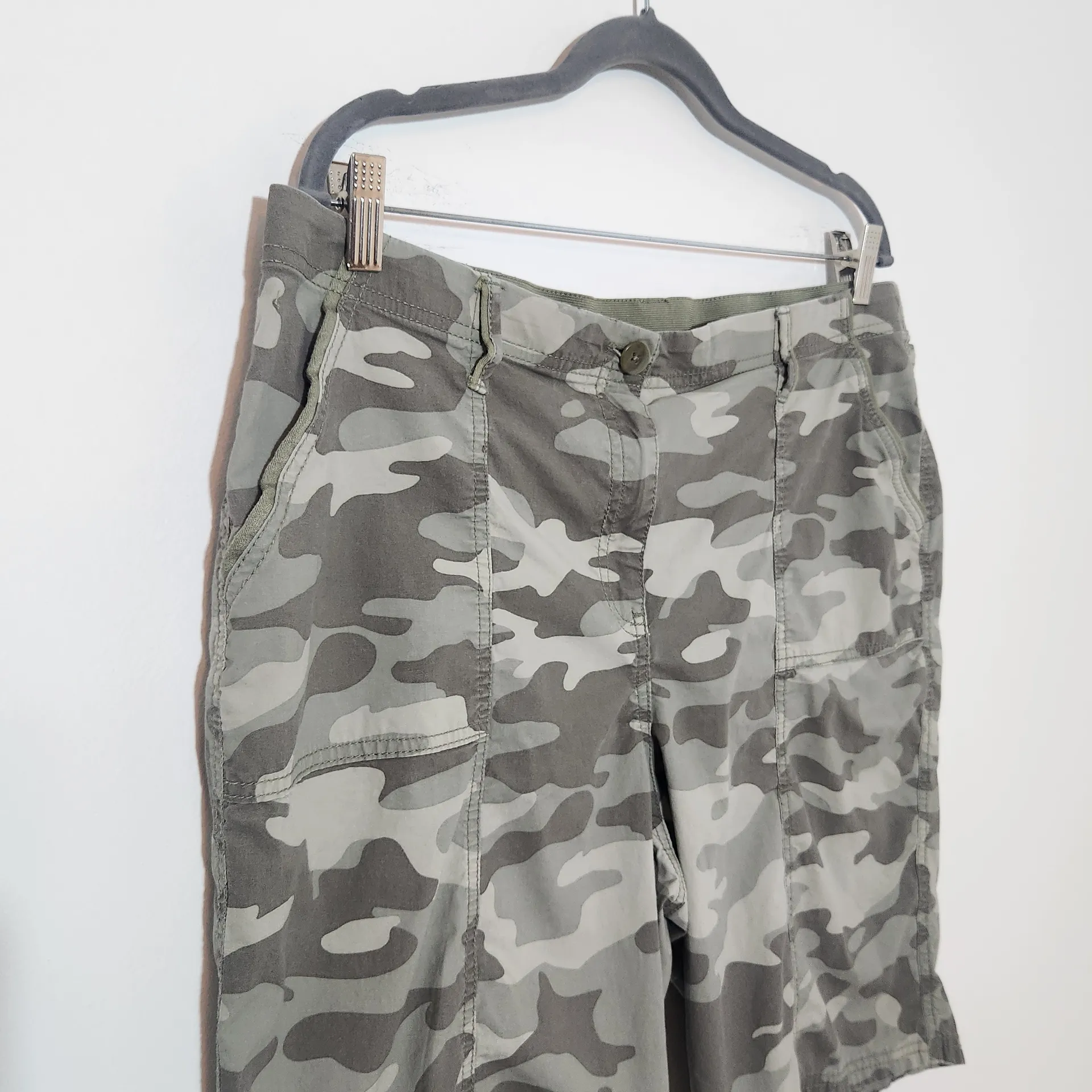 Chico's Green Camouflage Bermuda Shorts Size 16 Chico's Camo Shorts - Image 3