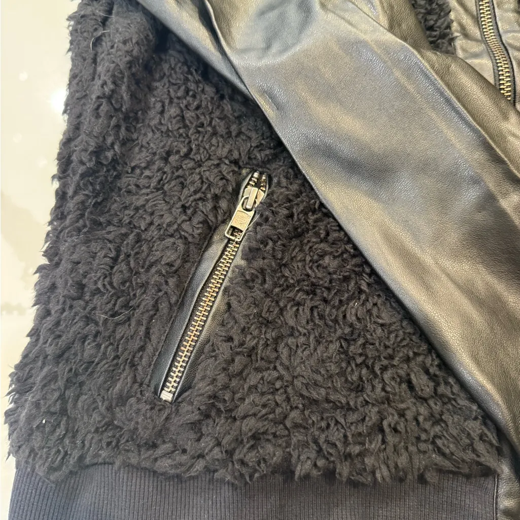 Harley Davidson Women's Sherpa and Leather Jacket Black Size L - Image 3