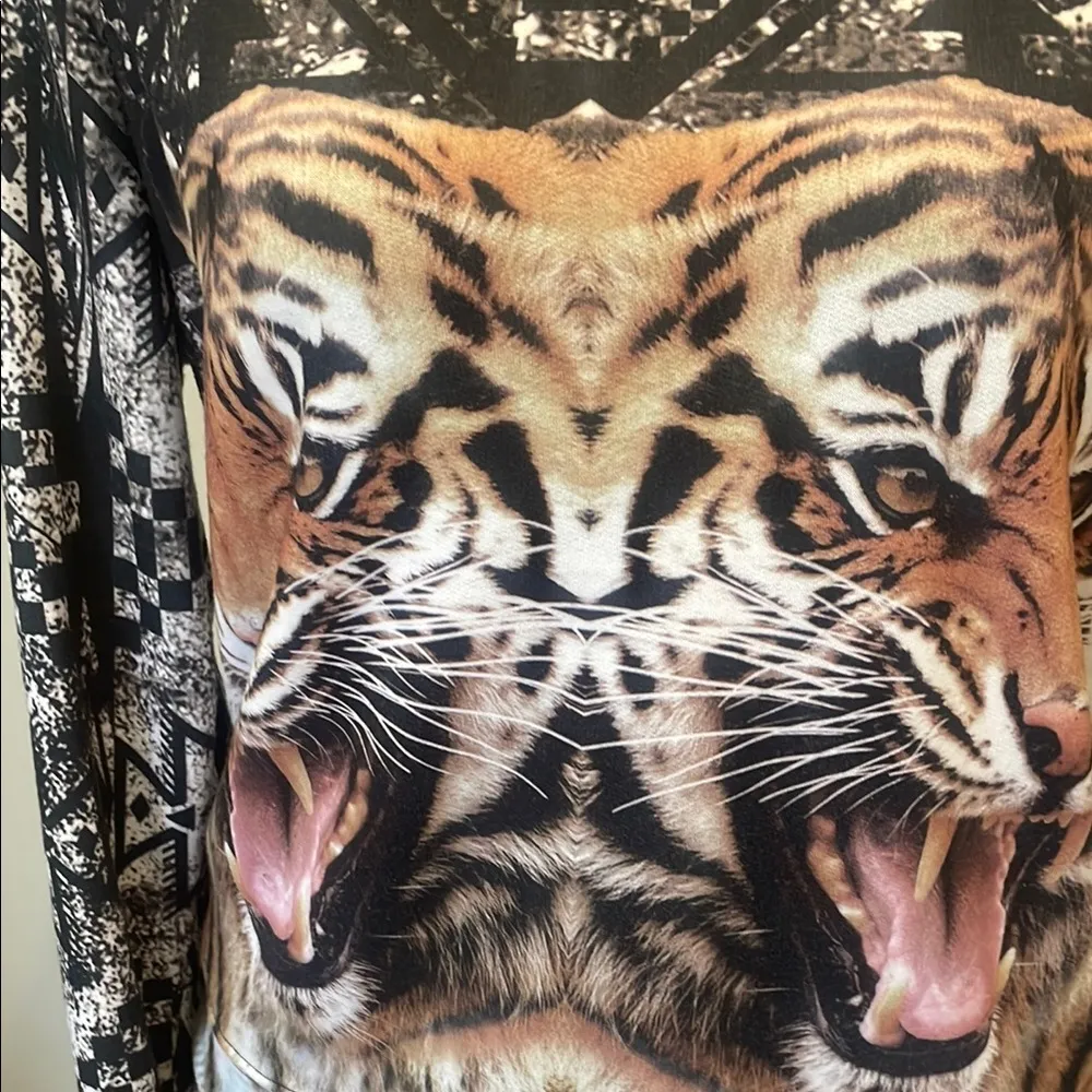 Graphic Tiger Print Long Sleeve Top - Image 3