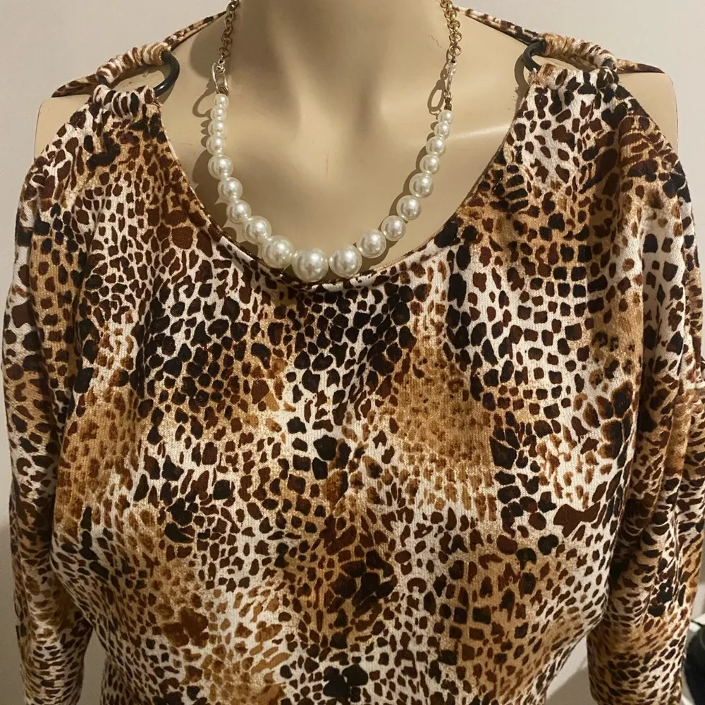 Isabela Rodriguez Knit Top Size M, Excel. Cond. Size M - Image 2