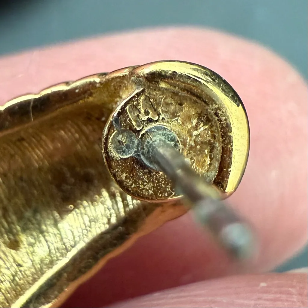 Vintage MONET Gold-tone Ribbed Half Hoop Pierced Earrings 5.7g. - Image 11