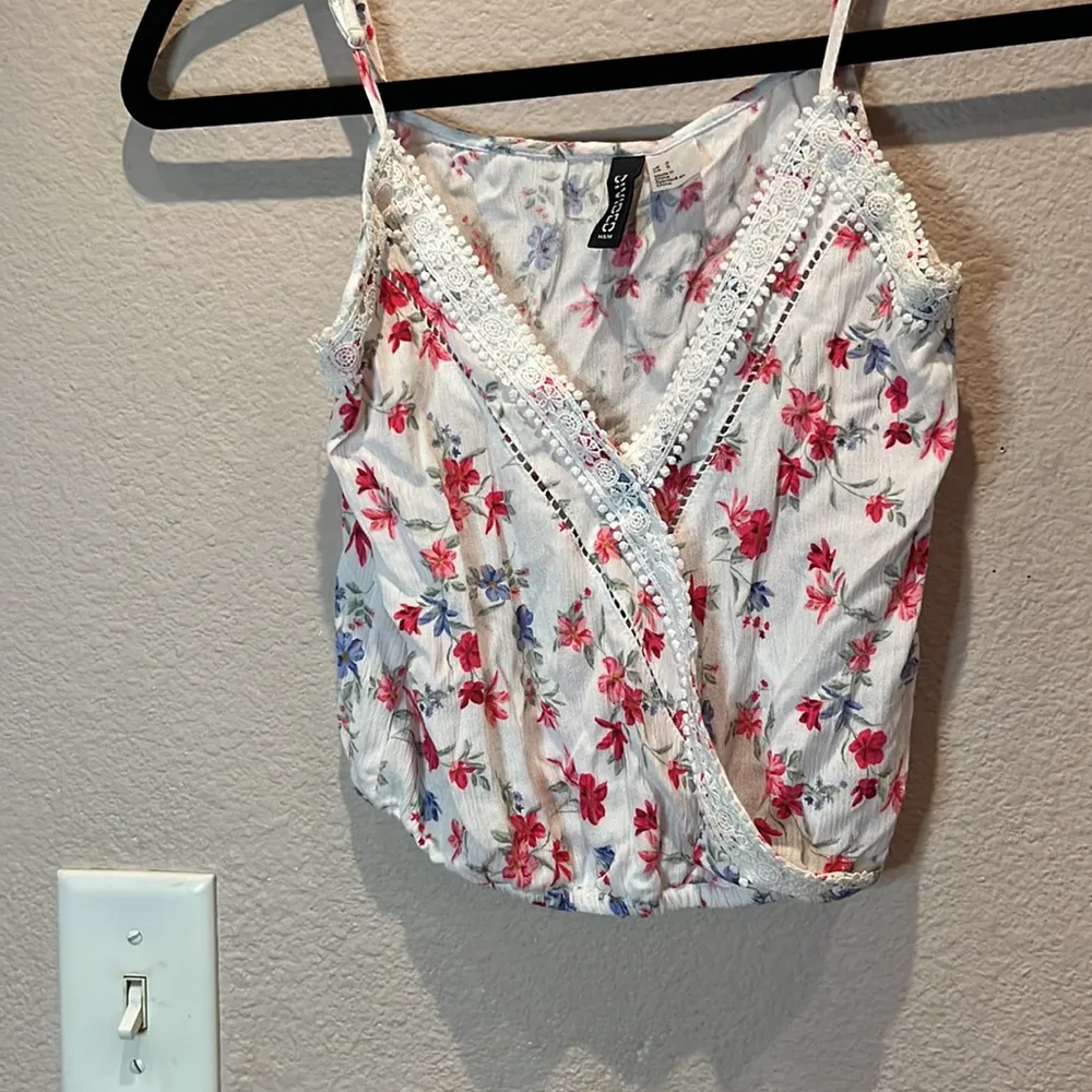 Divided Floral Crepe Fabric Cami Tank Size 0 - Image 4