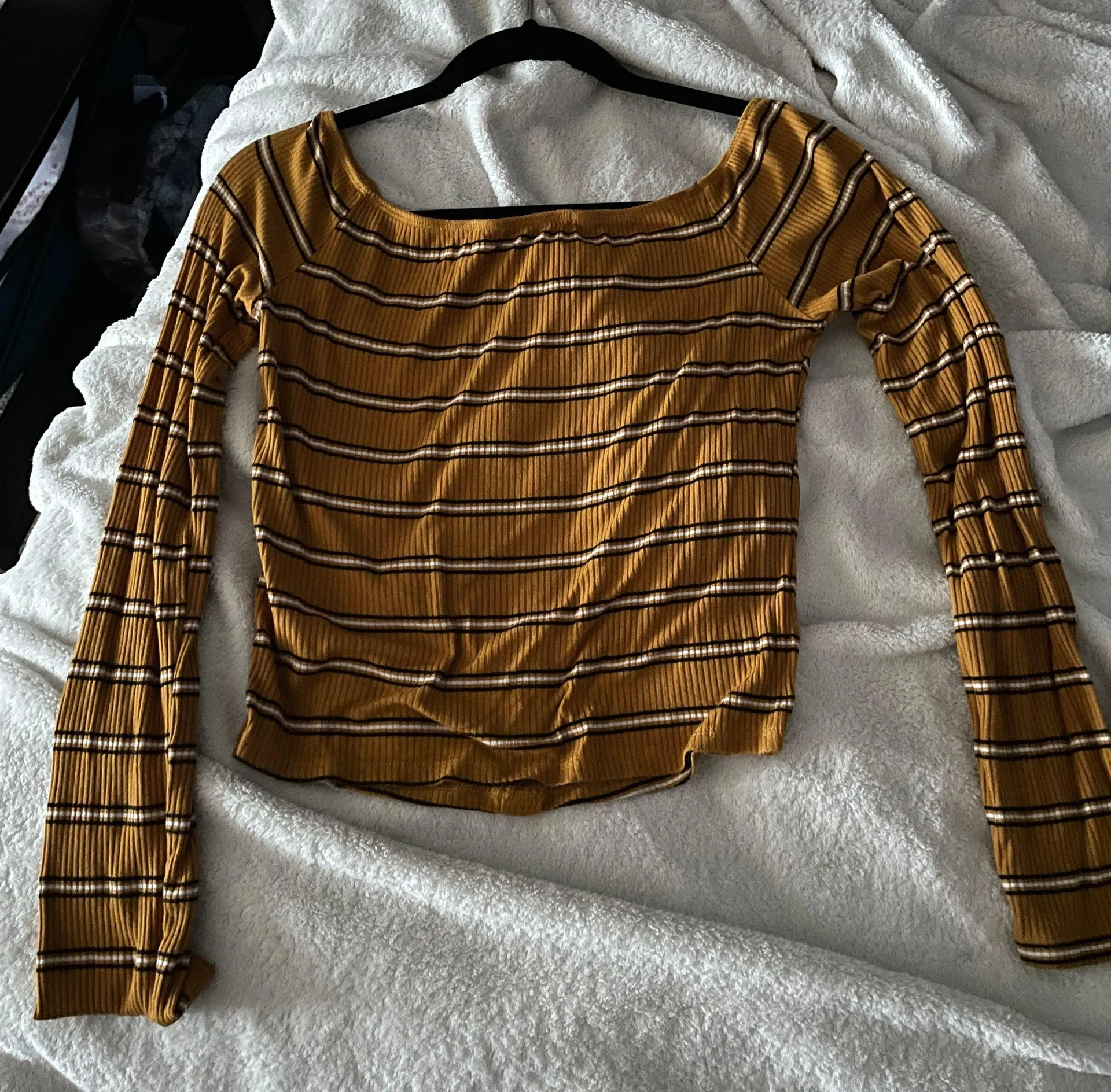 Long Sleeve Cropped - Image 2