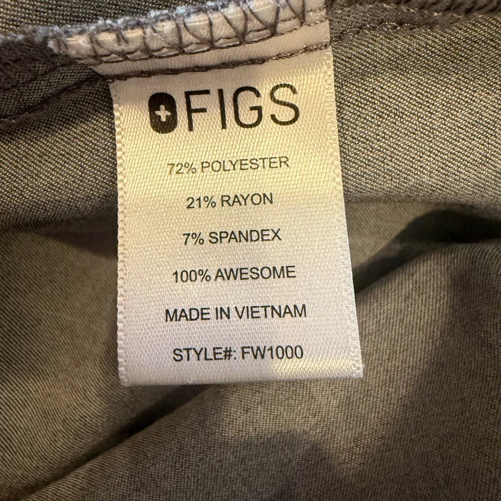 FIGS Casma Three Pocket Scrub Top in Graphite‎ size Small - Image 8