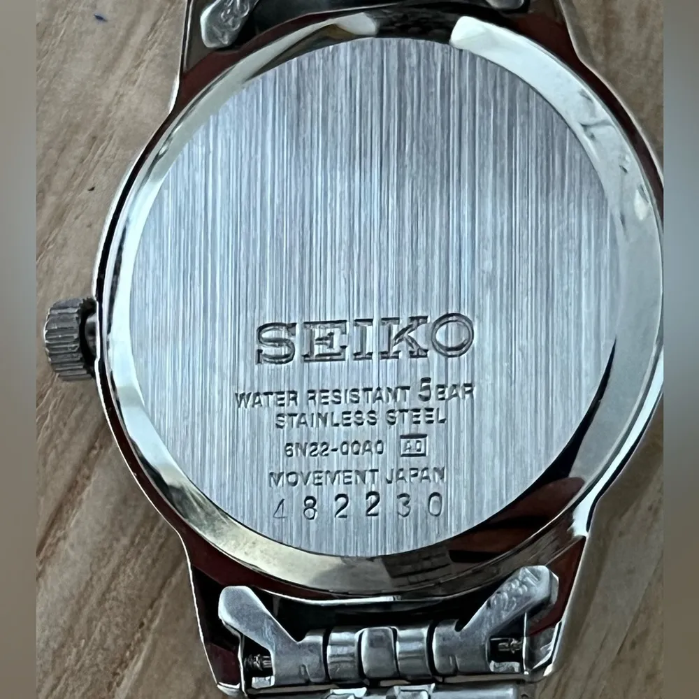 Seiko Ladies Watch Black Dial with Train motif Stainless Bracelet and hands - Image 9