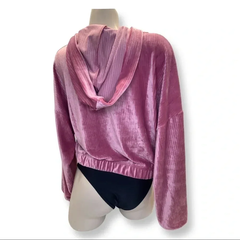 Cobble Lane Size Large Velour Hooded Sweater. New With Tags. Pink - Image 4