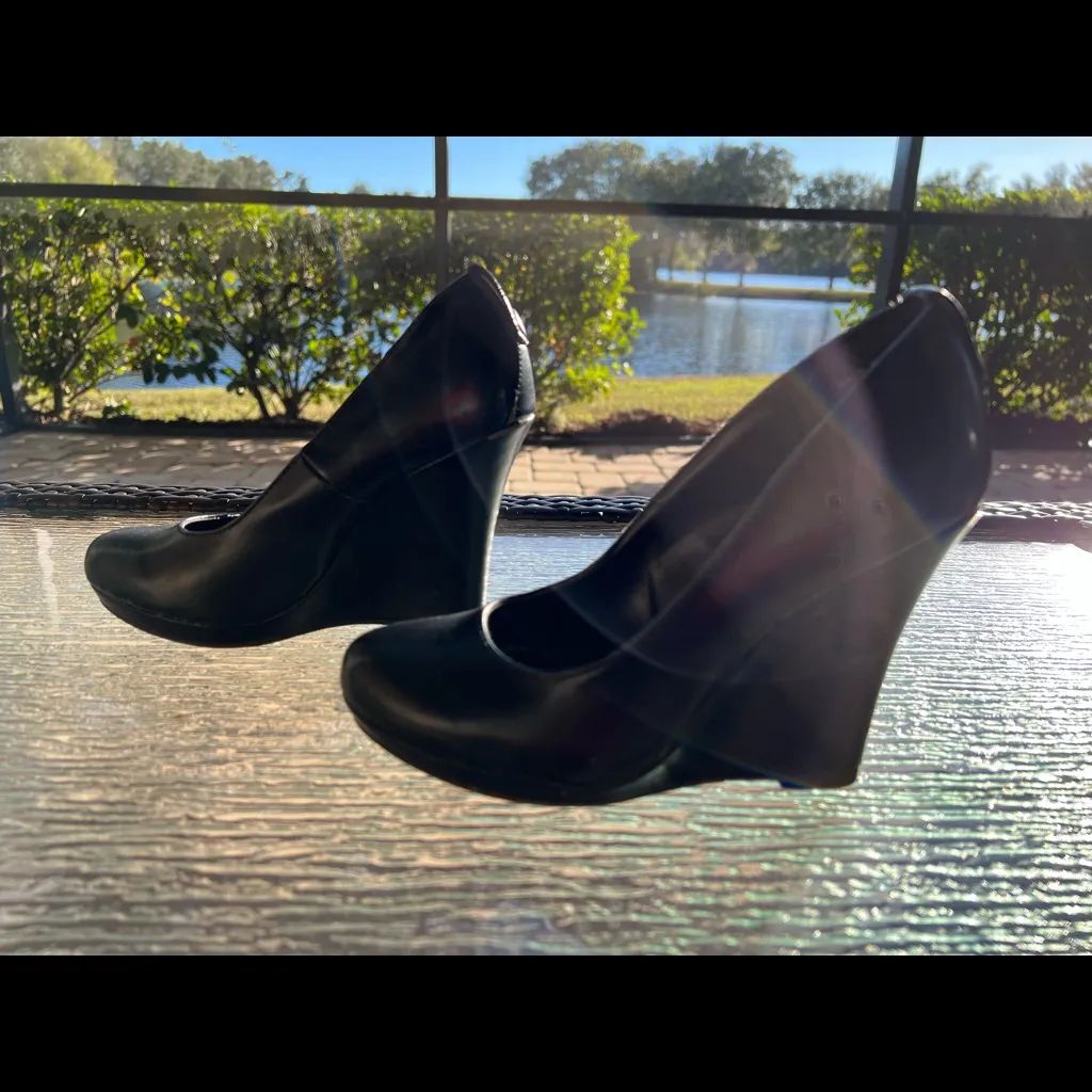 Women’s Black Extra Comfy Shoes Size 6 - Image 2