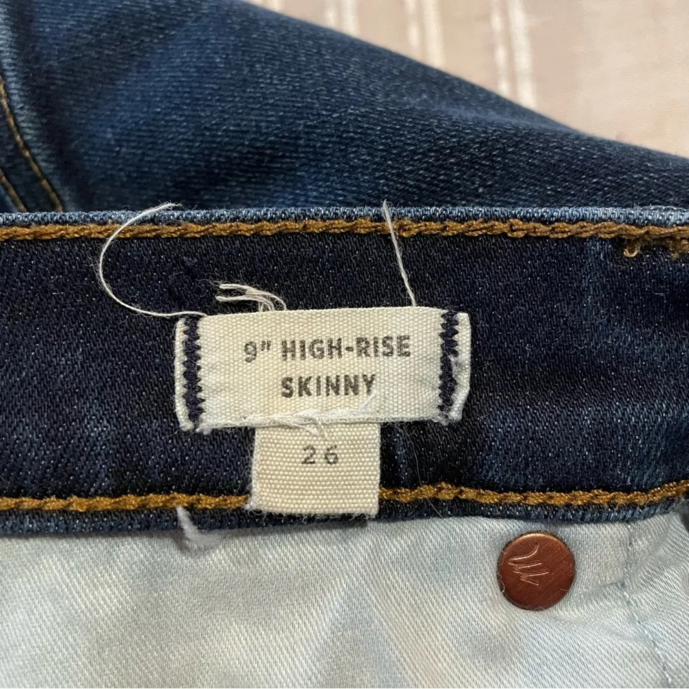 9" Mid Rise Skinny Jeans in Larkspur Wash: Tencel Denim Edition 26 - Image 7