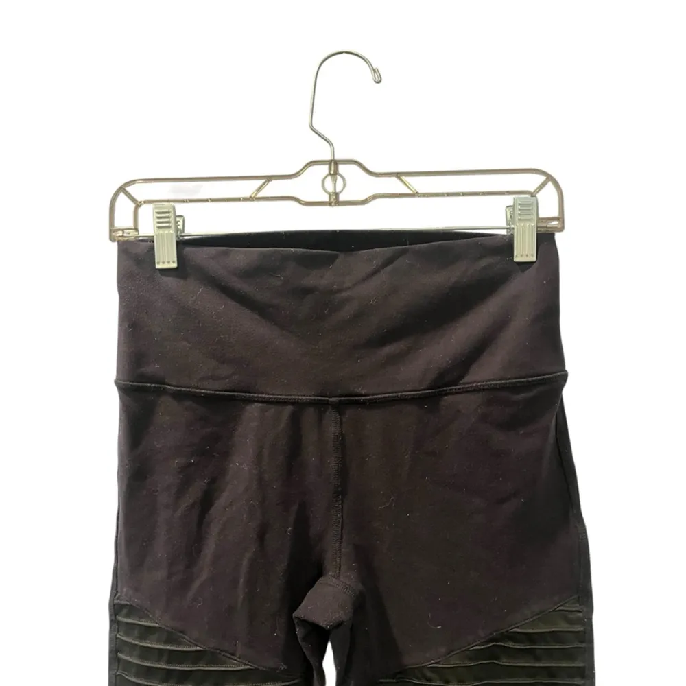 ALO Yoga Moto Black Ribbed Workout Leggings Women's Size Medium Casual Gym Sport - Image 3