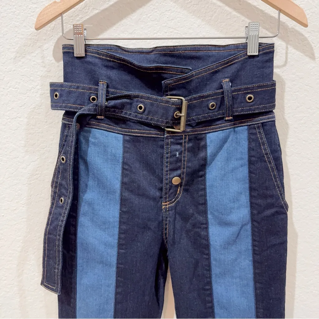 Honey Punch High Waisted Contrast Cotton Jeans with Belt Size S Preowned - Image 3