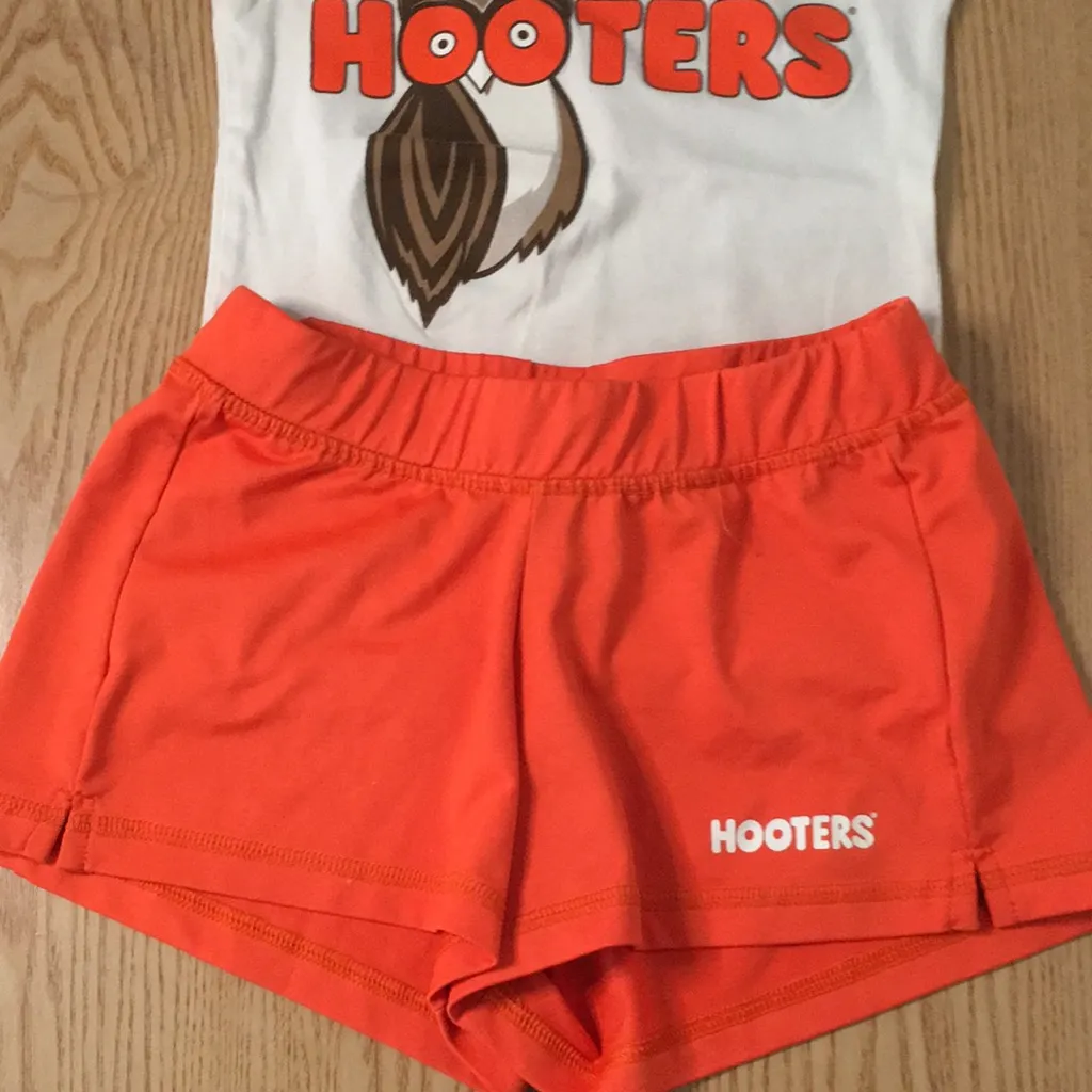 Box 32 #10 Hooters Girl Worn Super Sexy Uniform Tank & Shorts Size XSmall - Image 2